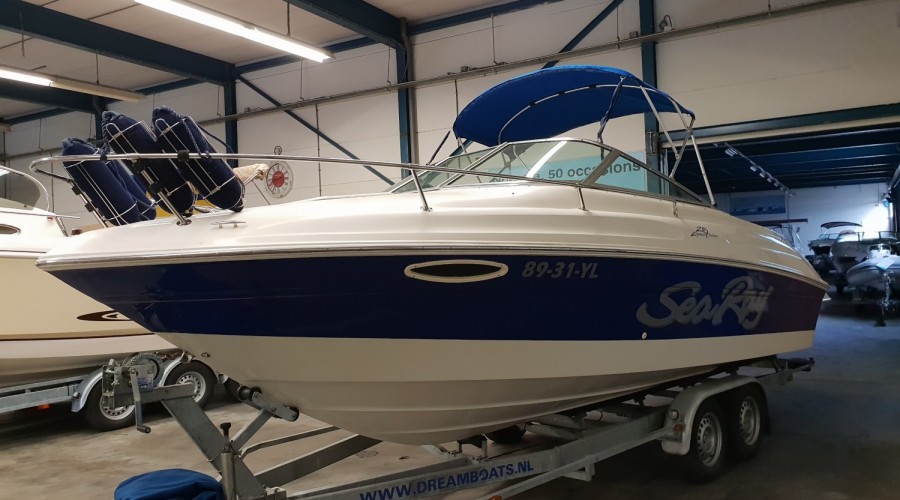 Sea Ray 215 Express Cruiser