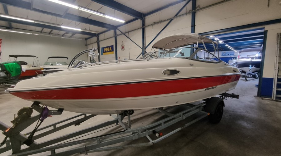 Stingray 205 CX 5.0 MPI met trailer en slechts 149 uur