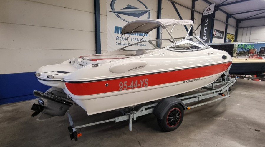 Stingray 205 CX 5.0 MPI met trailer en slechts 149 uur