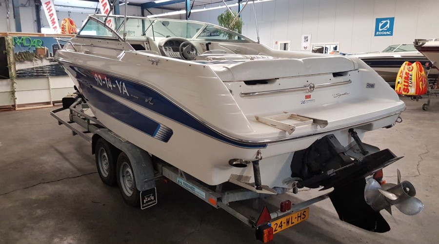 Sea Ray 230 Signature Overnighter