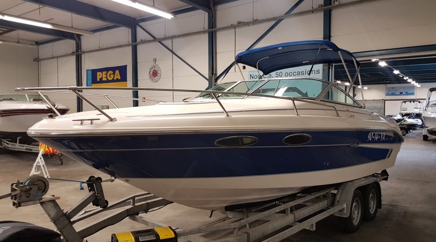 Sea Ray 230 Signature Overnighter